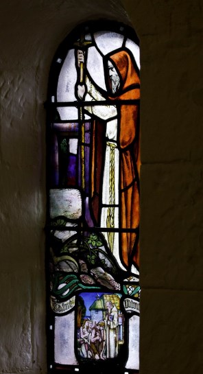 칸디다 카사의 성 니니아노_photo by Lawrence OP_in the chapel of St Margaret in Edinburgh Castle.jpg